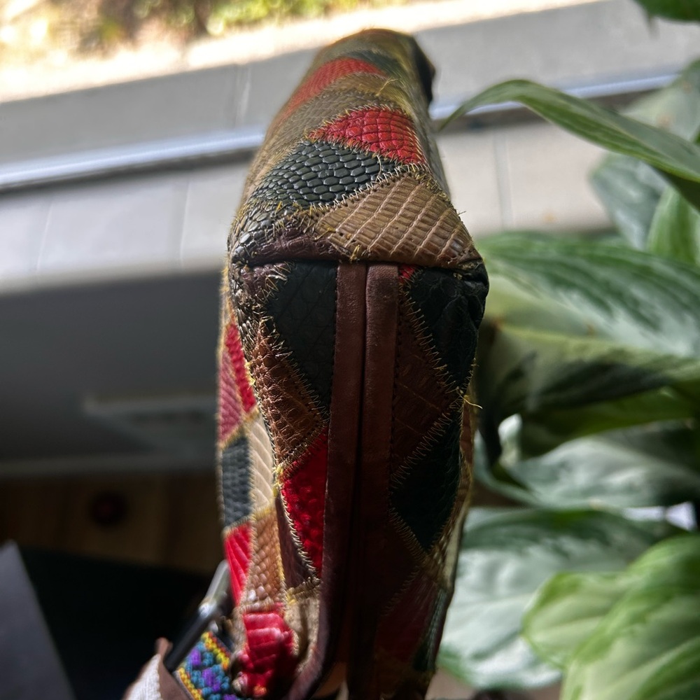 Bottega Veneta Brown Crossbody Bag with Pattern Design - Picture 7 of 9